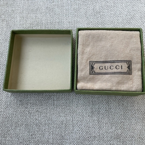 NIB Gucci Interlocking G 10mm Stud Earrings in Aged Silver - Picture 4 of 6